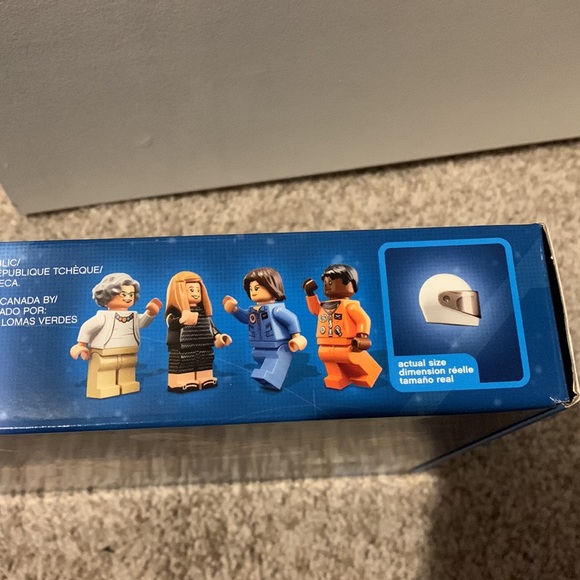 New in box Lego 21312 Women of NASA set - Picture 4 of 4